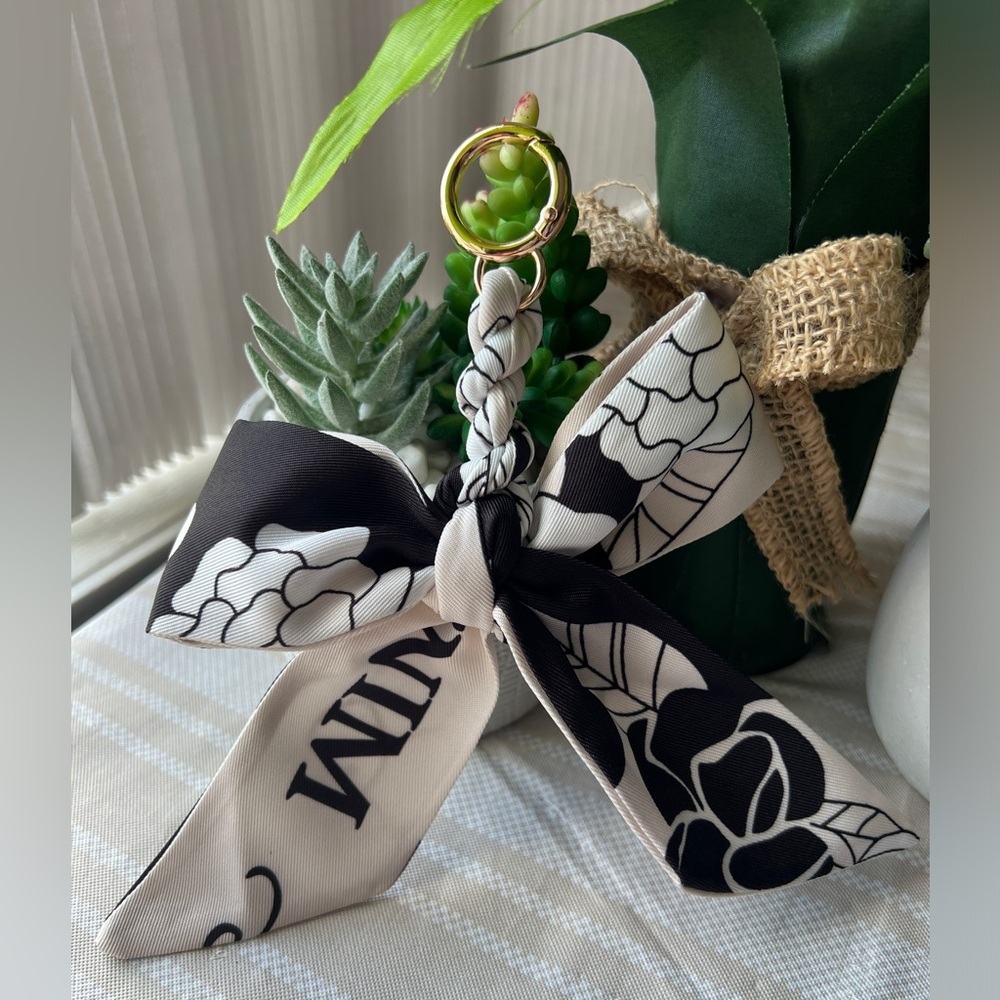 Large Silk Bowknot Keychain/Bagcharm - Picture 4 of 4